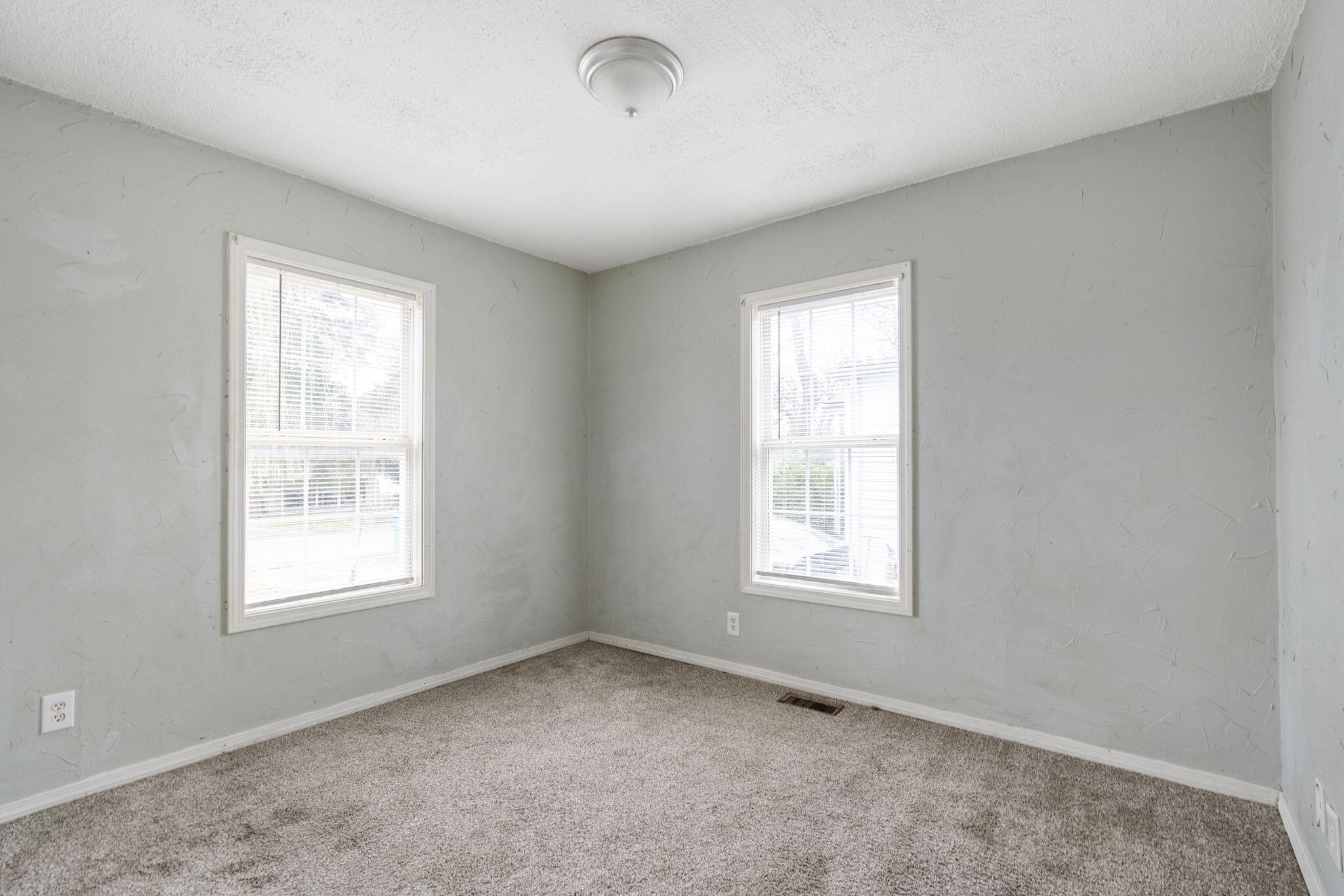 1411 West Webster Street Property Photo 8
