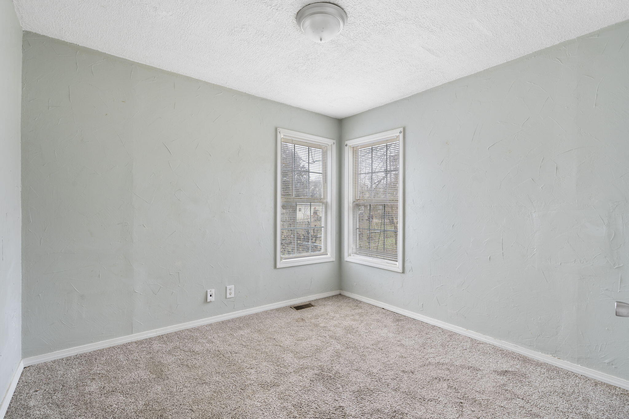 1411 West Webster Street Property Photo 11