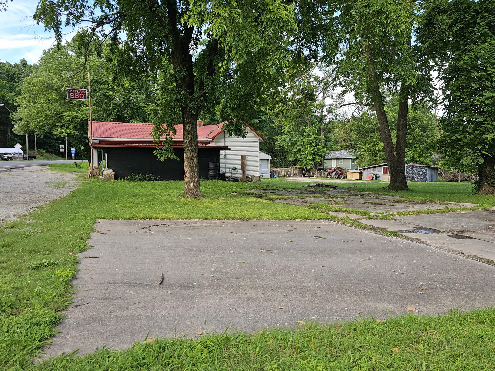 306/308 Jesse James Road Property Photo 4
