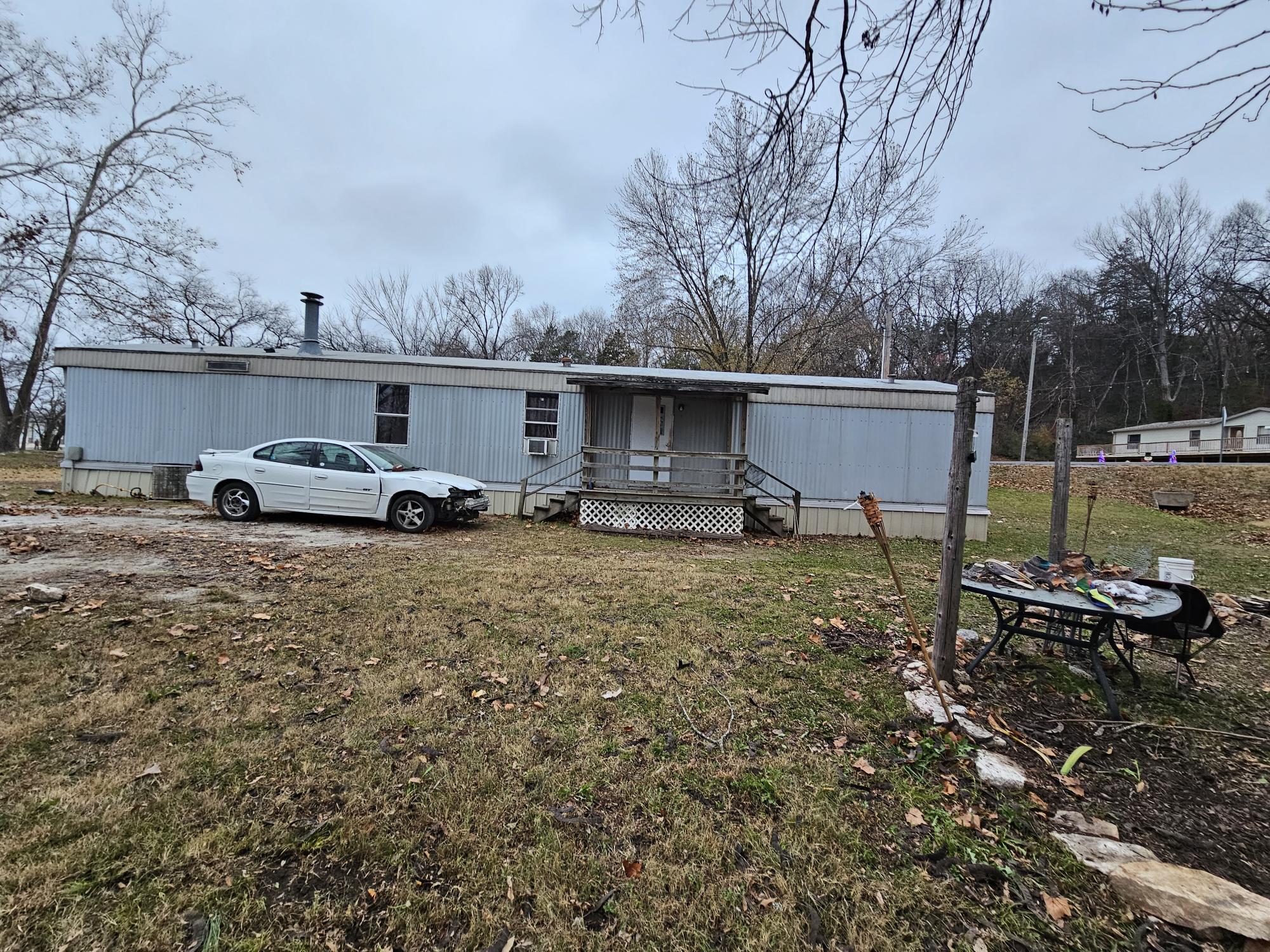 306/308 Jesse James Road Property Photo 5