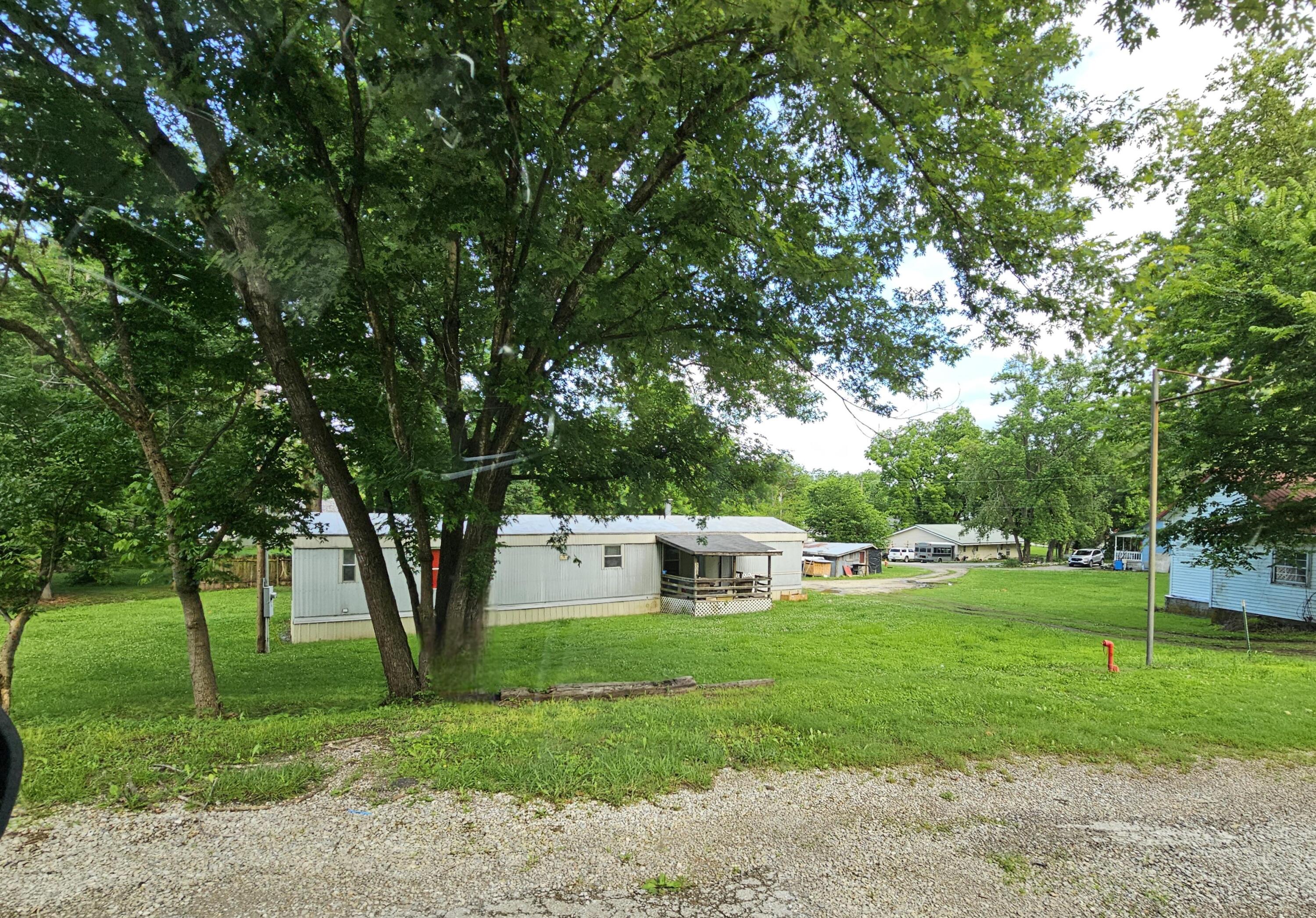 306/308 Jesse James Road Property Photo 5