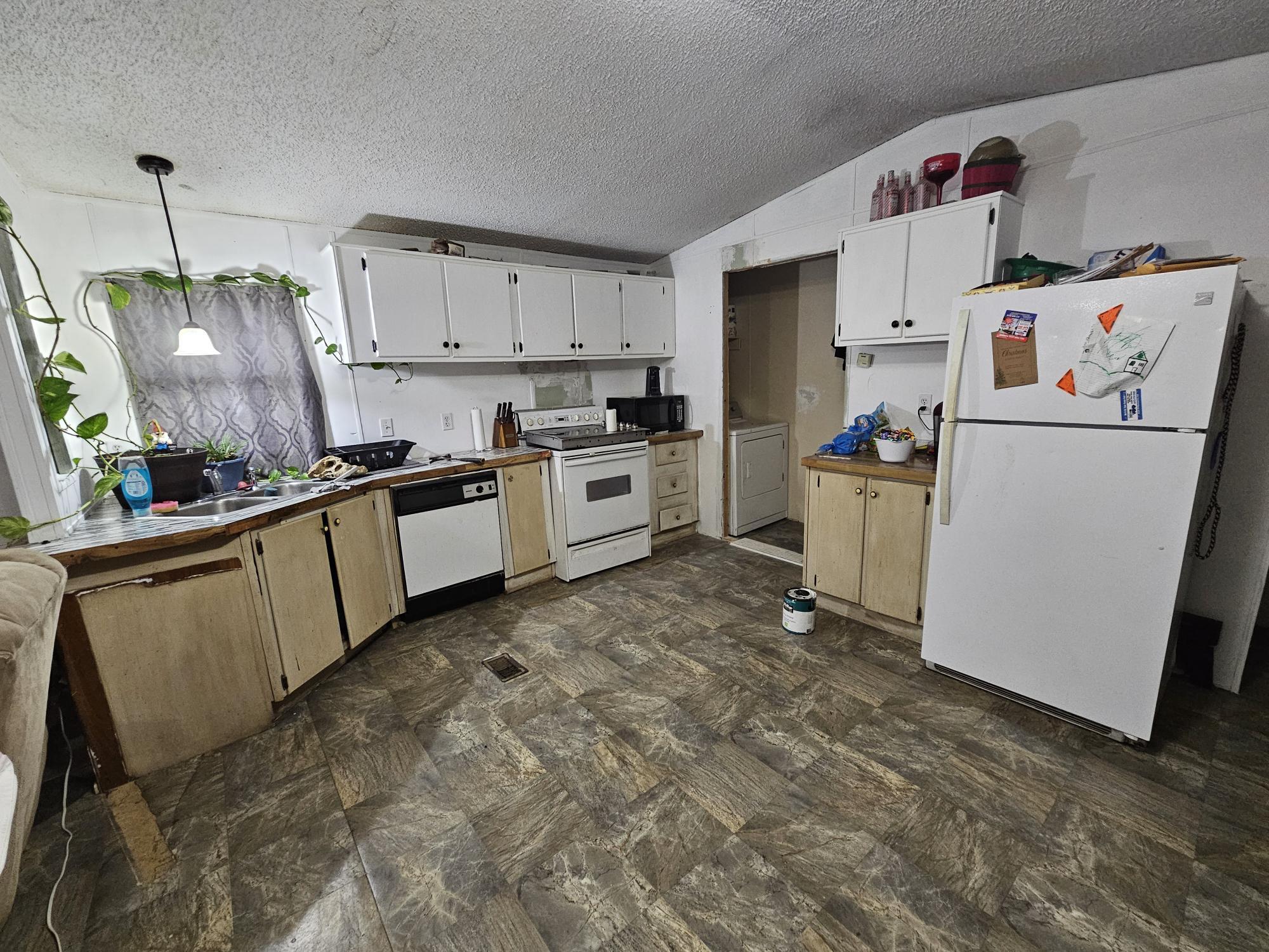 306/308 Jesse James Road Property Photo 7