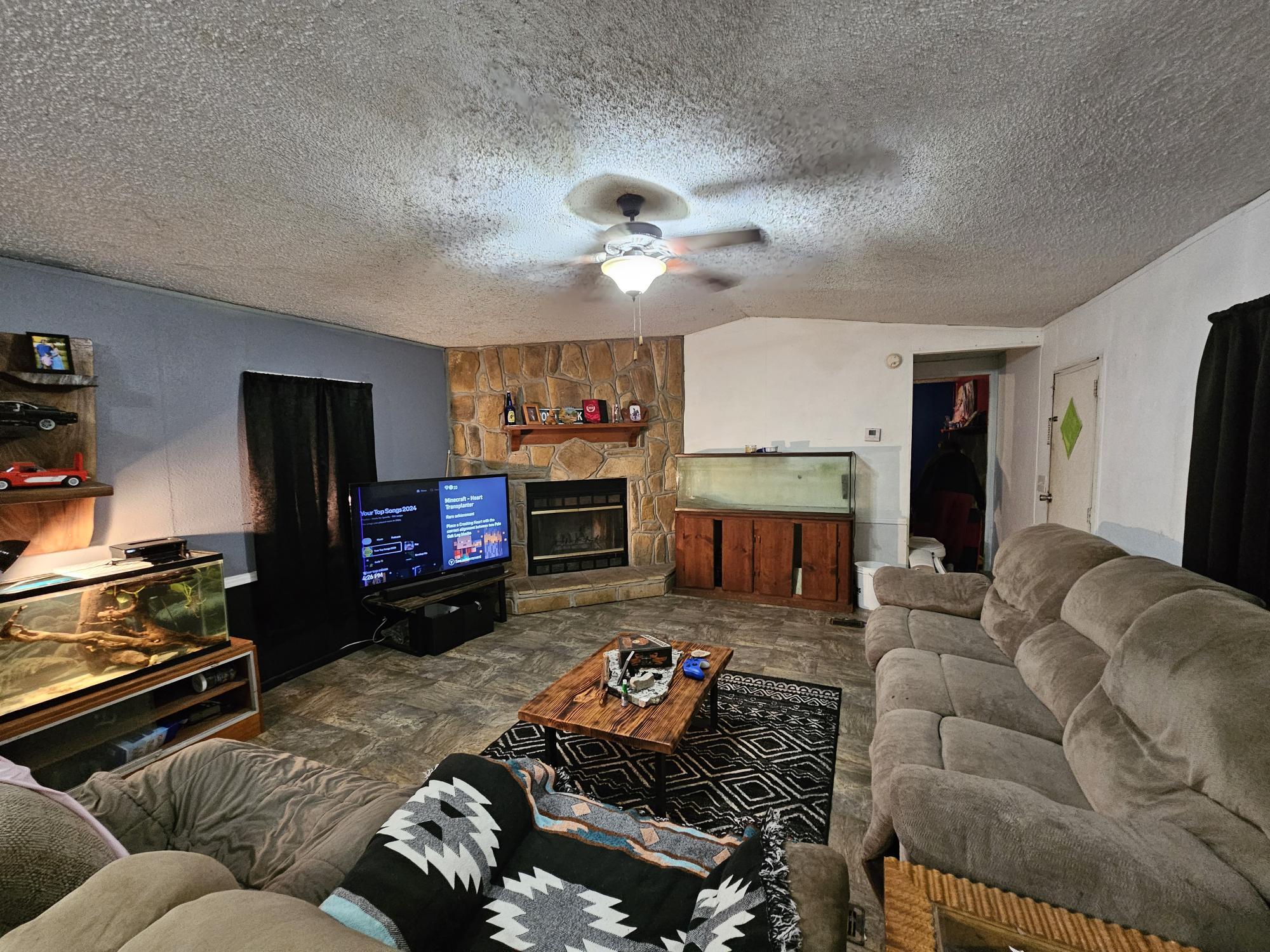 306/308 Jesse James Road Property Photo 8