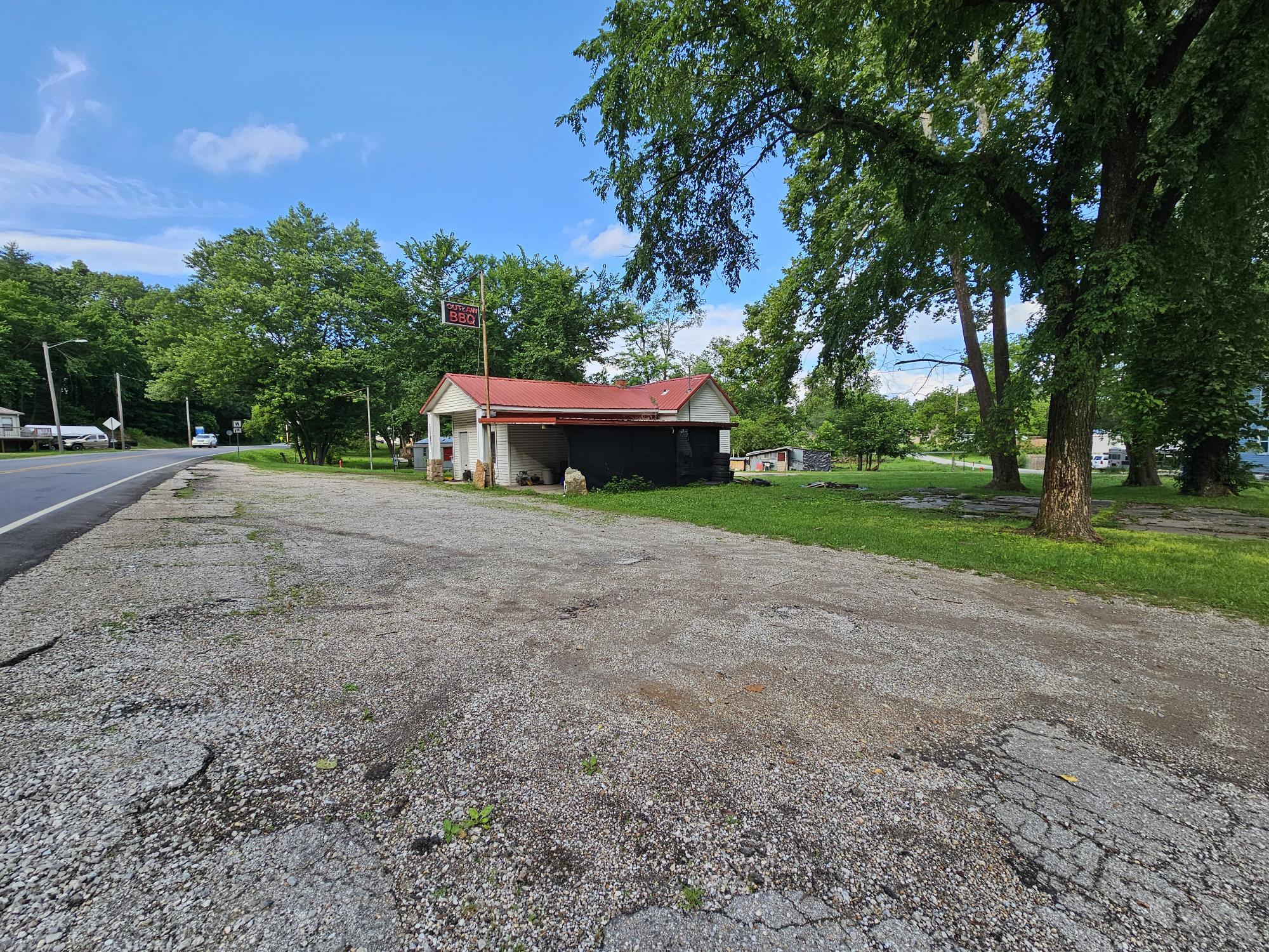 306/308 Jesse James Road Property Photo 11
