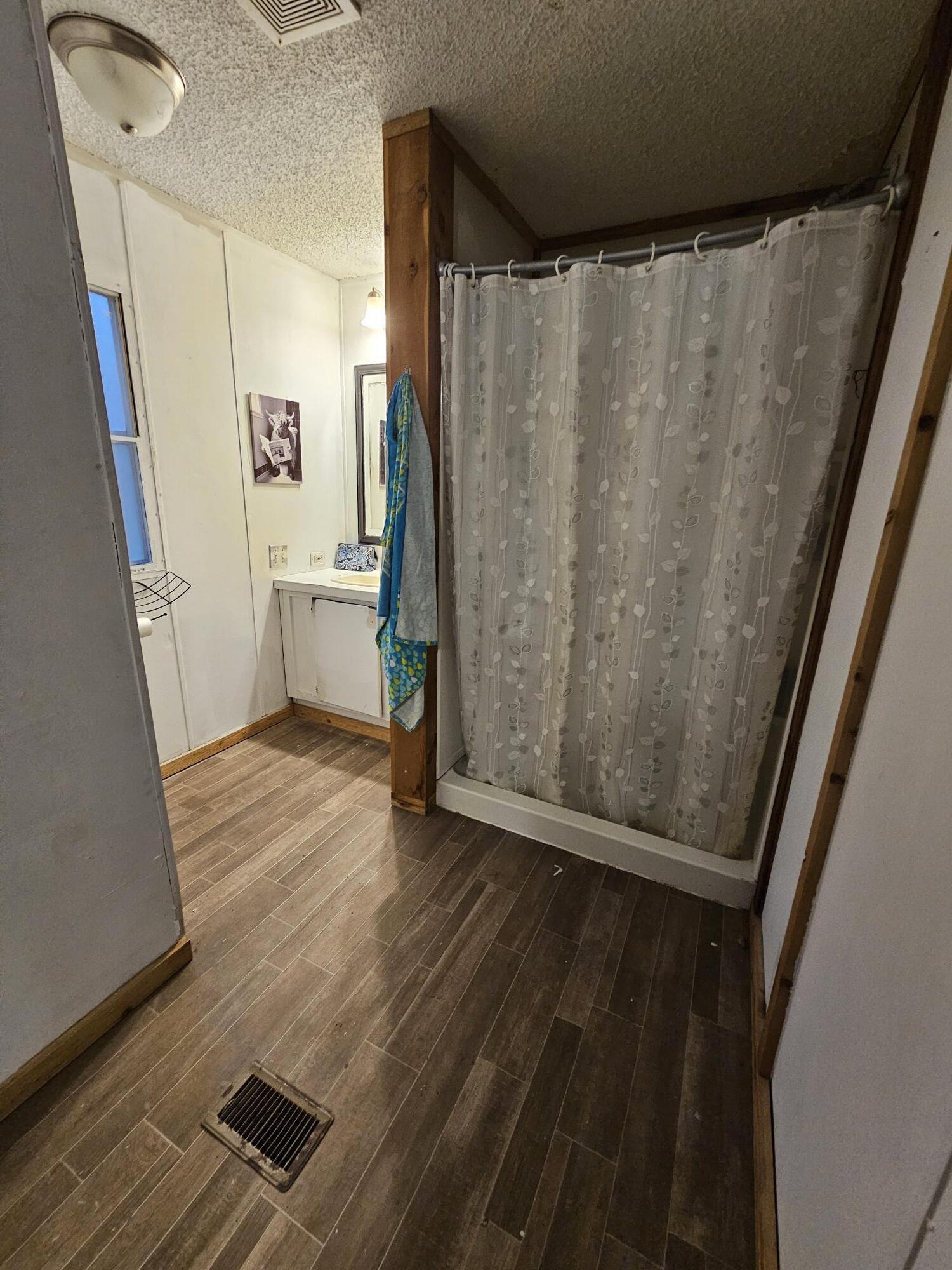 306/308 Jesse James Road Property Photo 17