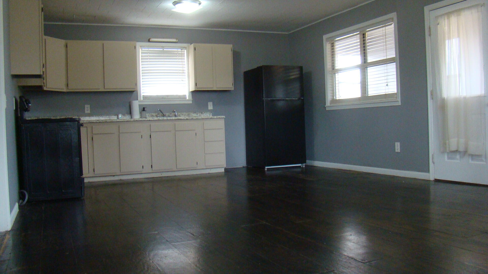 509 East 3rd Street Property Photo 9