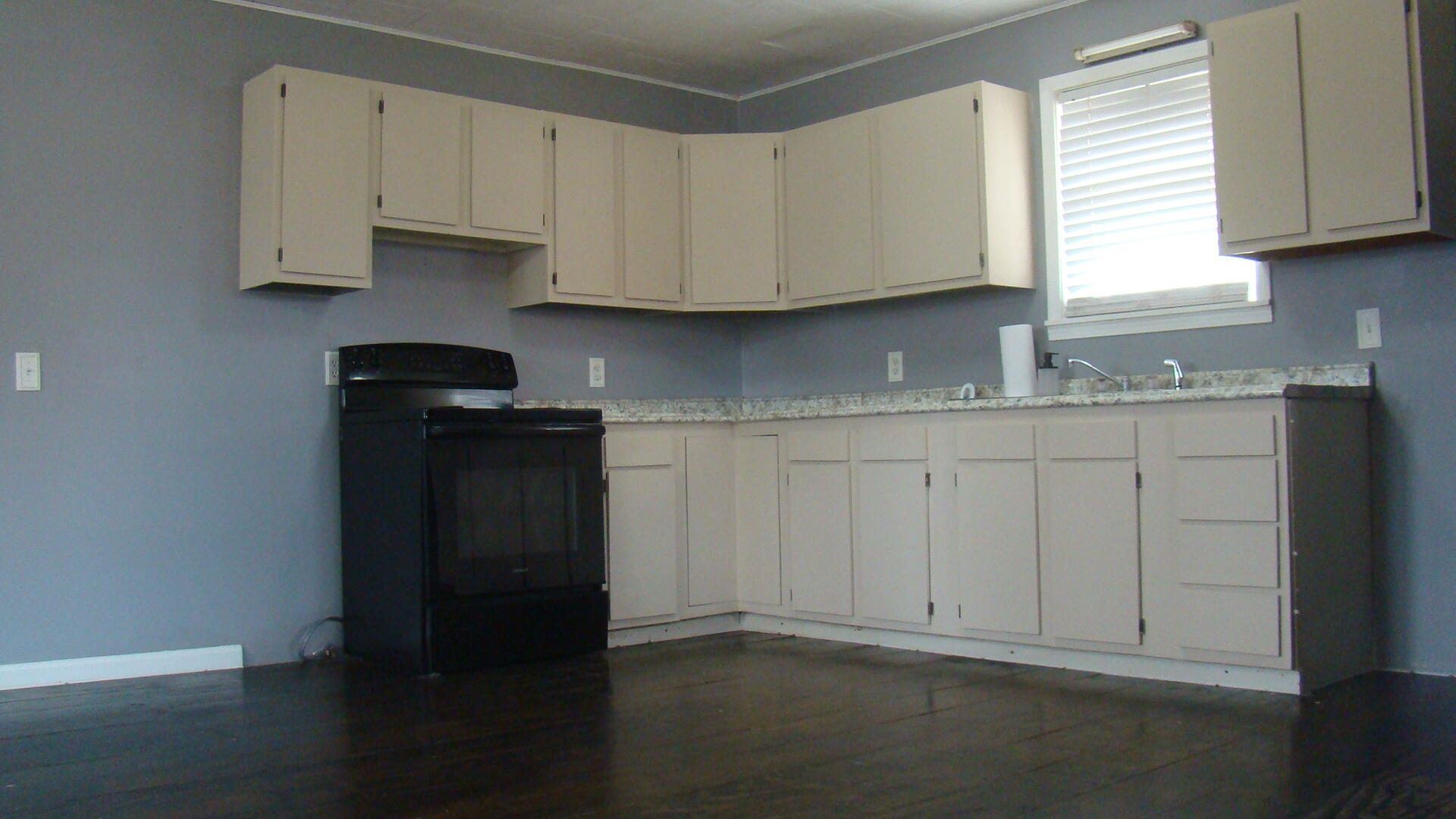 509 East 3rd Street Property Photo 10