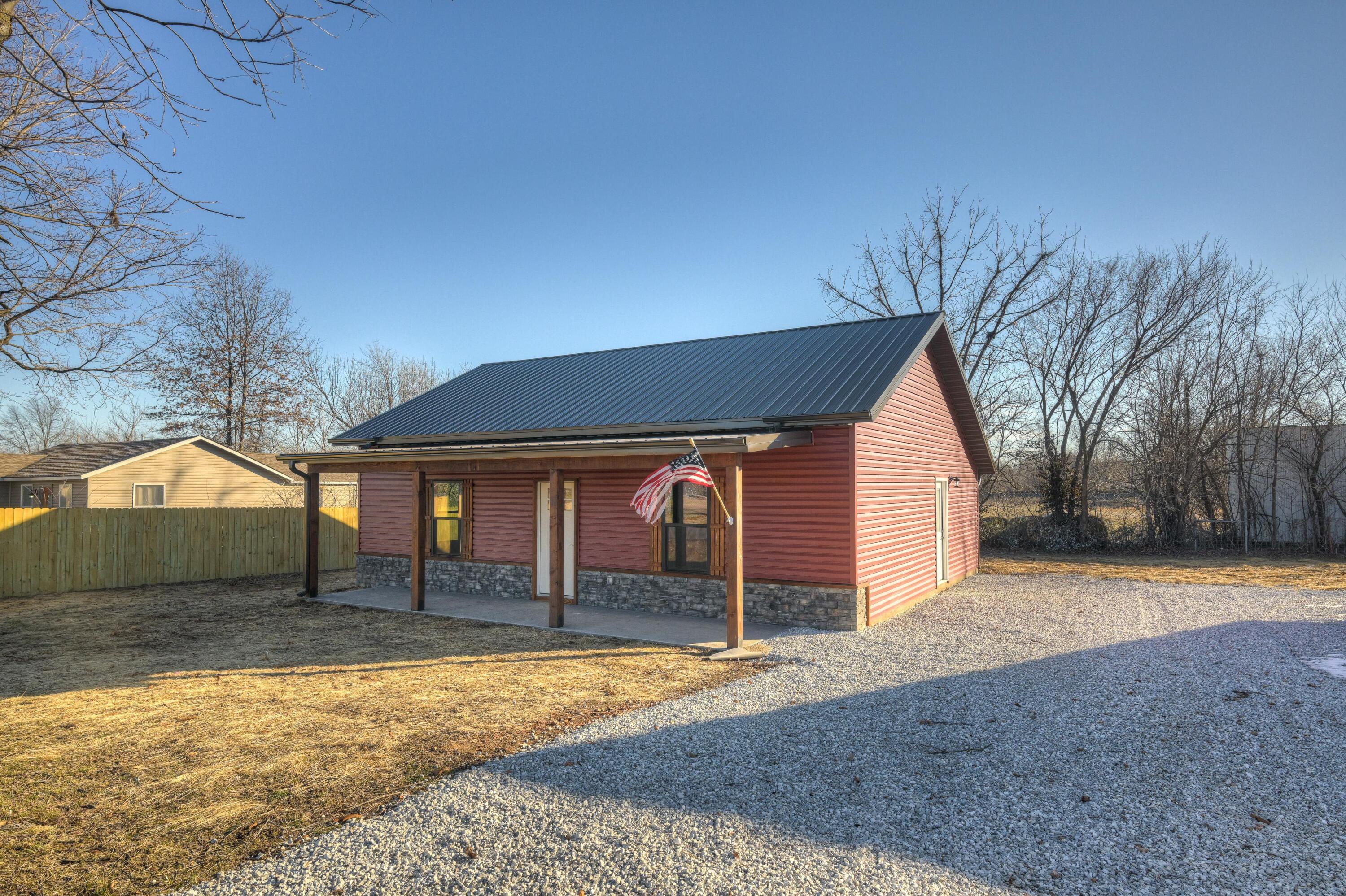 105 Whitmore Street Property Photo 3