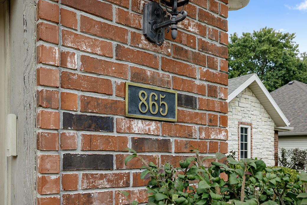 865 South Long Drive Property Photo 3