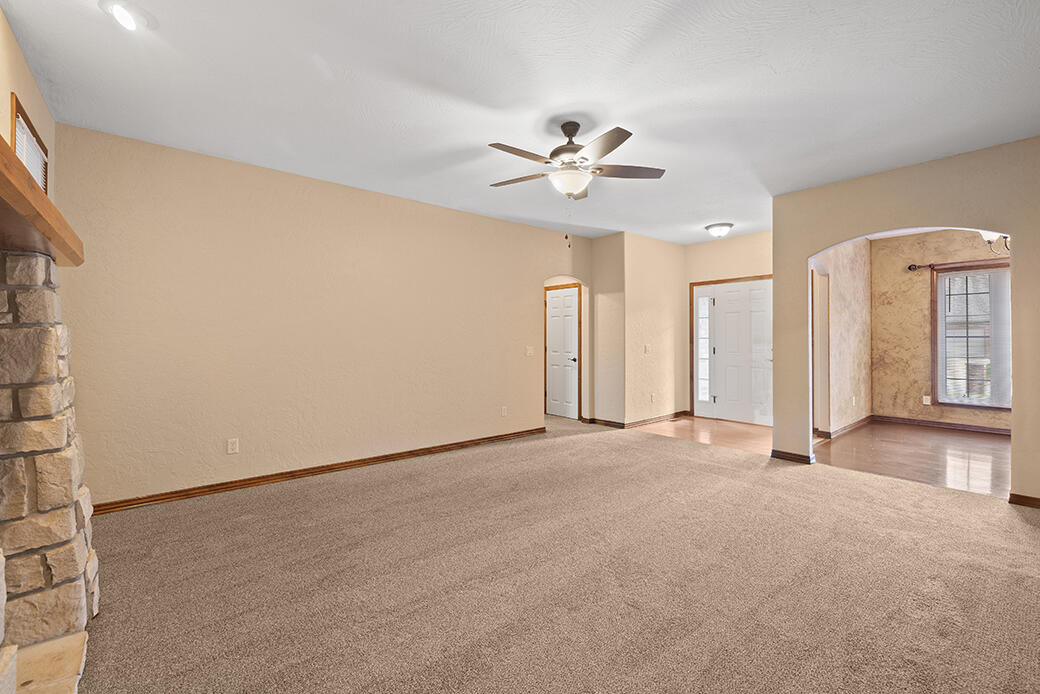 865 South Long Drive Property Photo 7