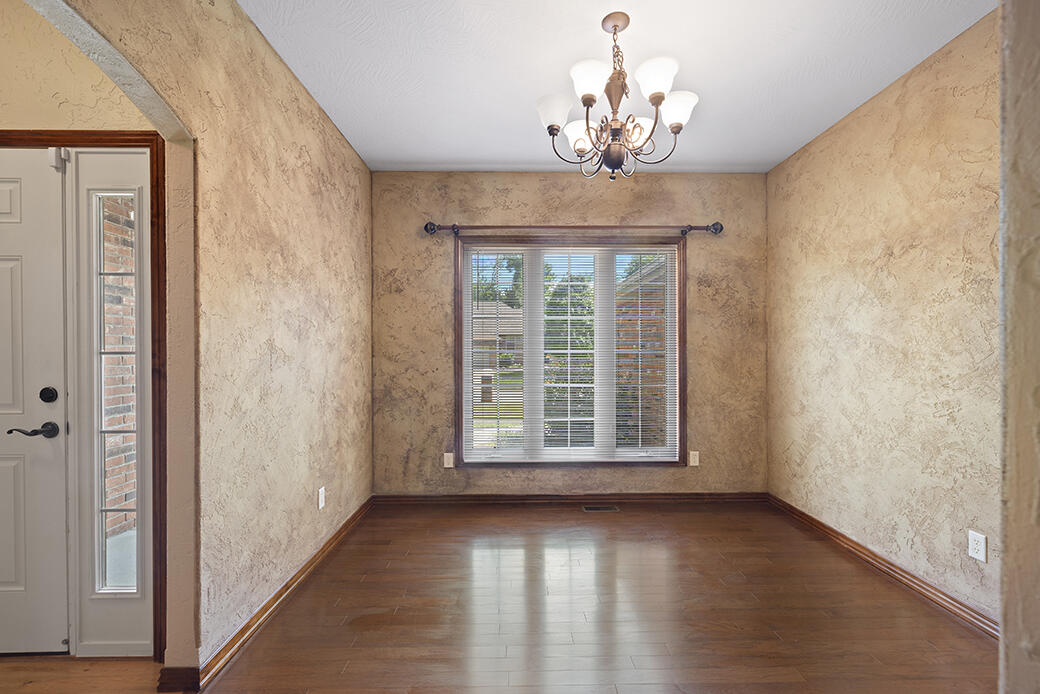 865 South Long Drive Property Photo 9