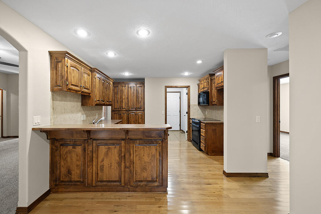 865 South Long Drive Property Photo 10
