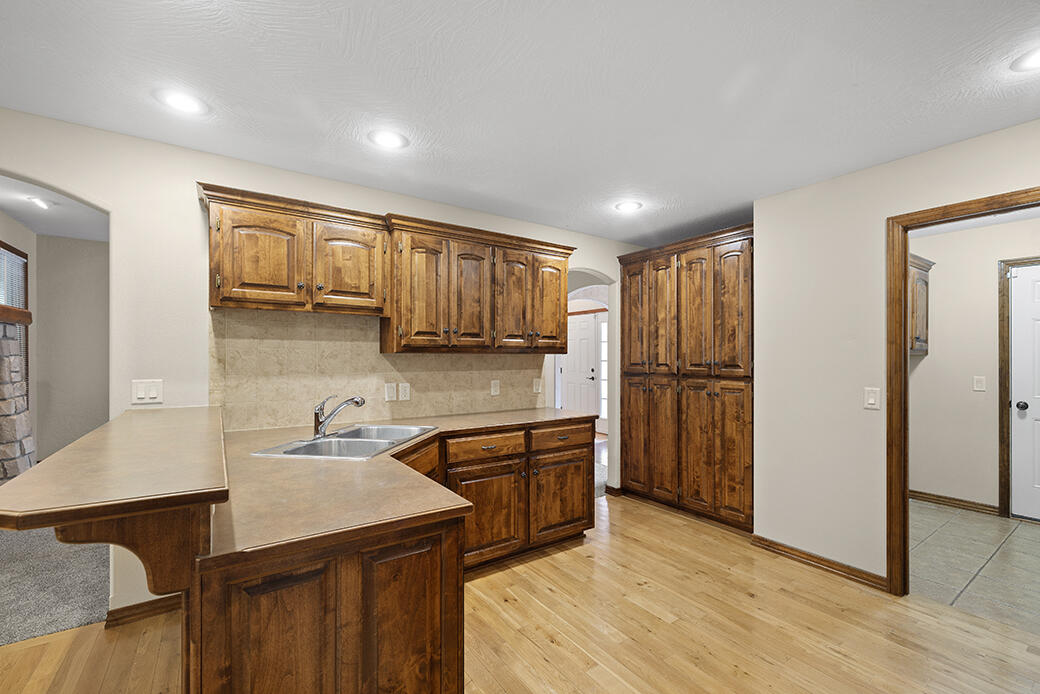 865 South Long Drive Property Photo 11