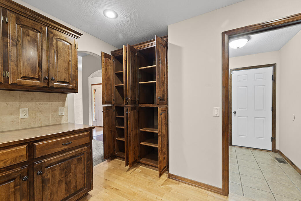 865 South Long Drive Property Photo 14