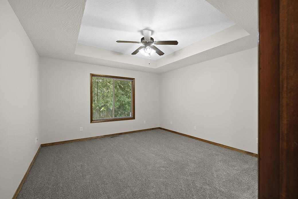 865 South Long Drive Property Photo 15
