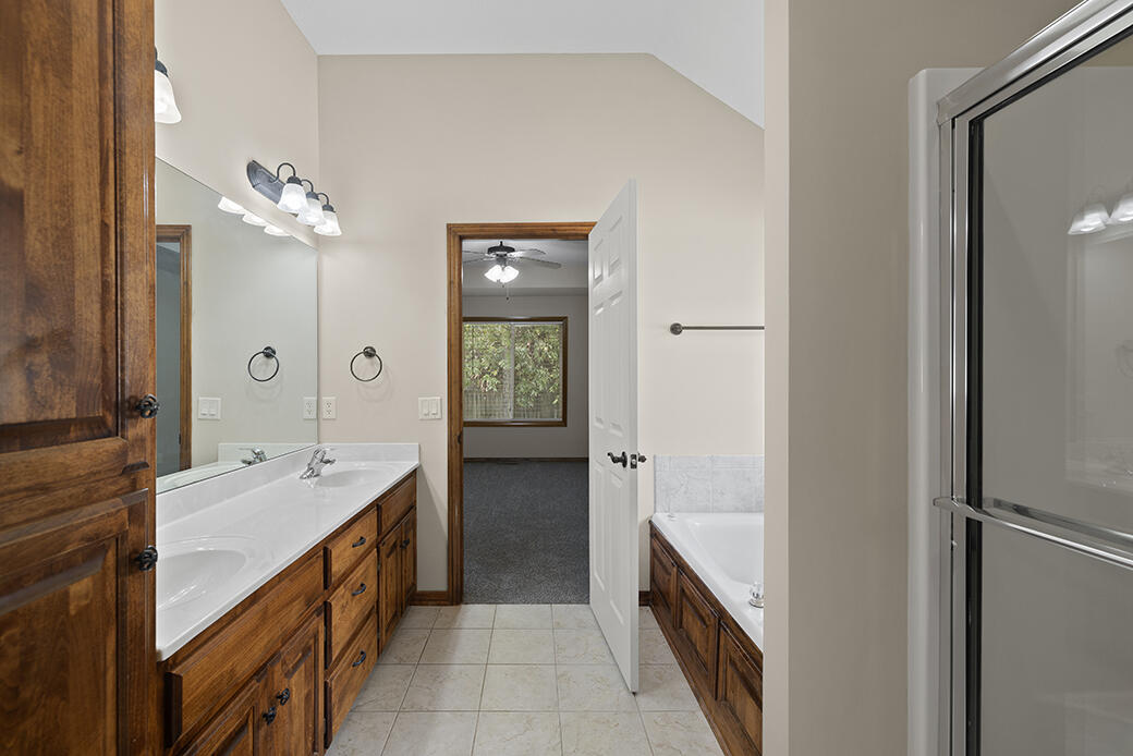 865 South Long Drive Property Photo 17
