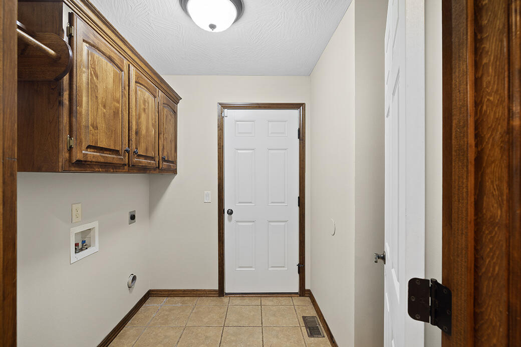865 South Long Drive Property Photo 25
