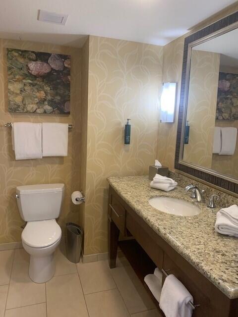200 South Sycamore Street Property Photo 9