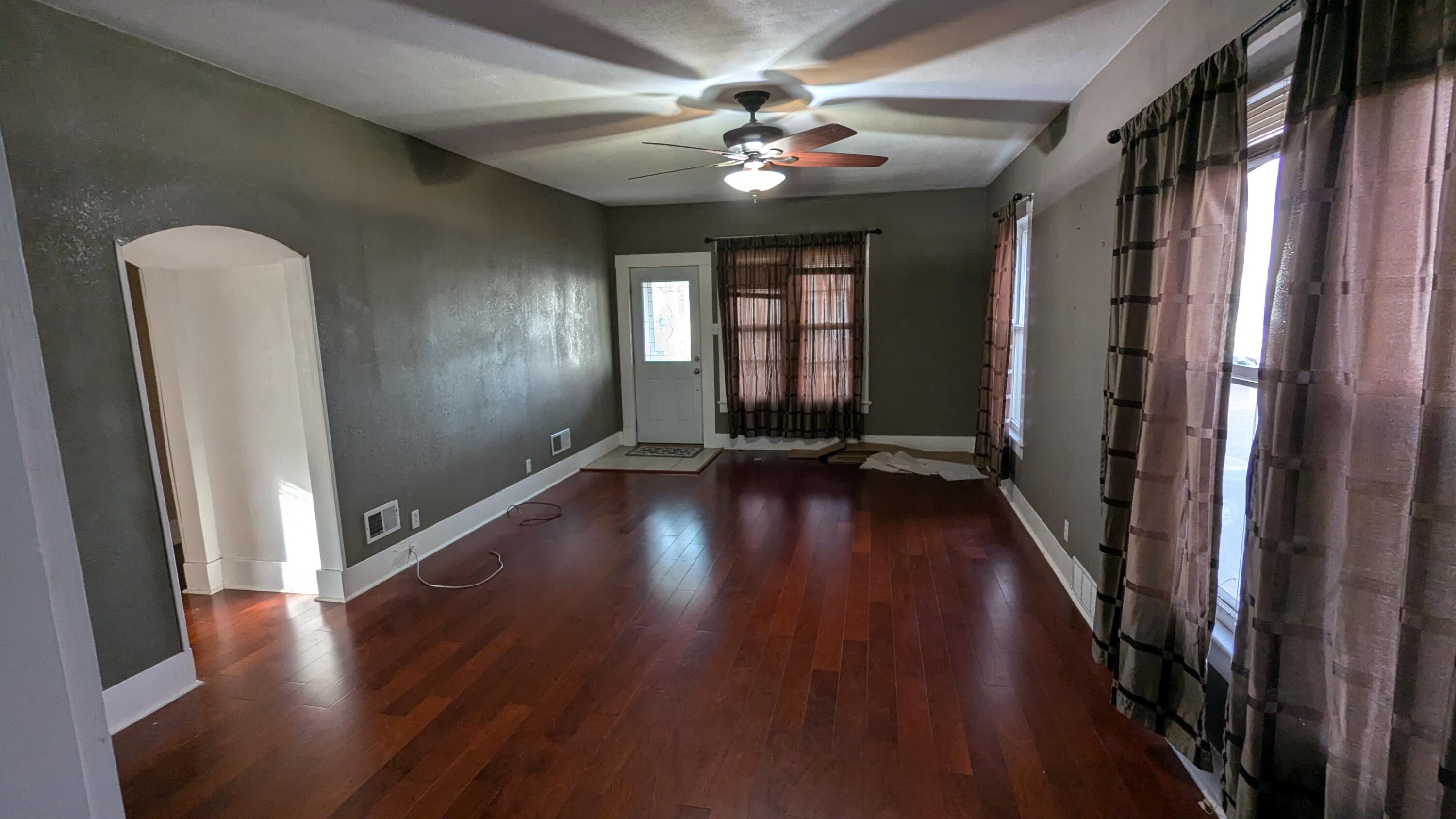 1401 South Barrett Avenue Property Photo 4