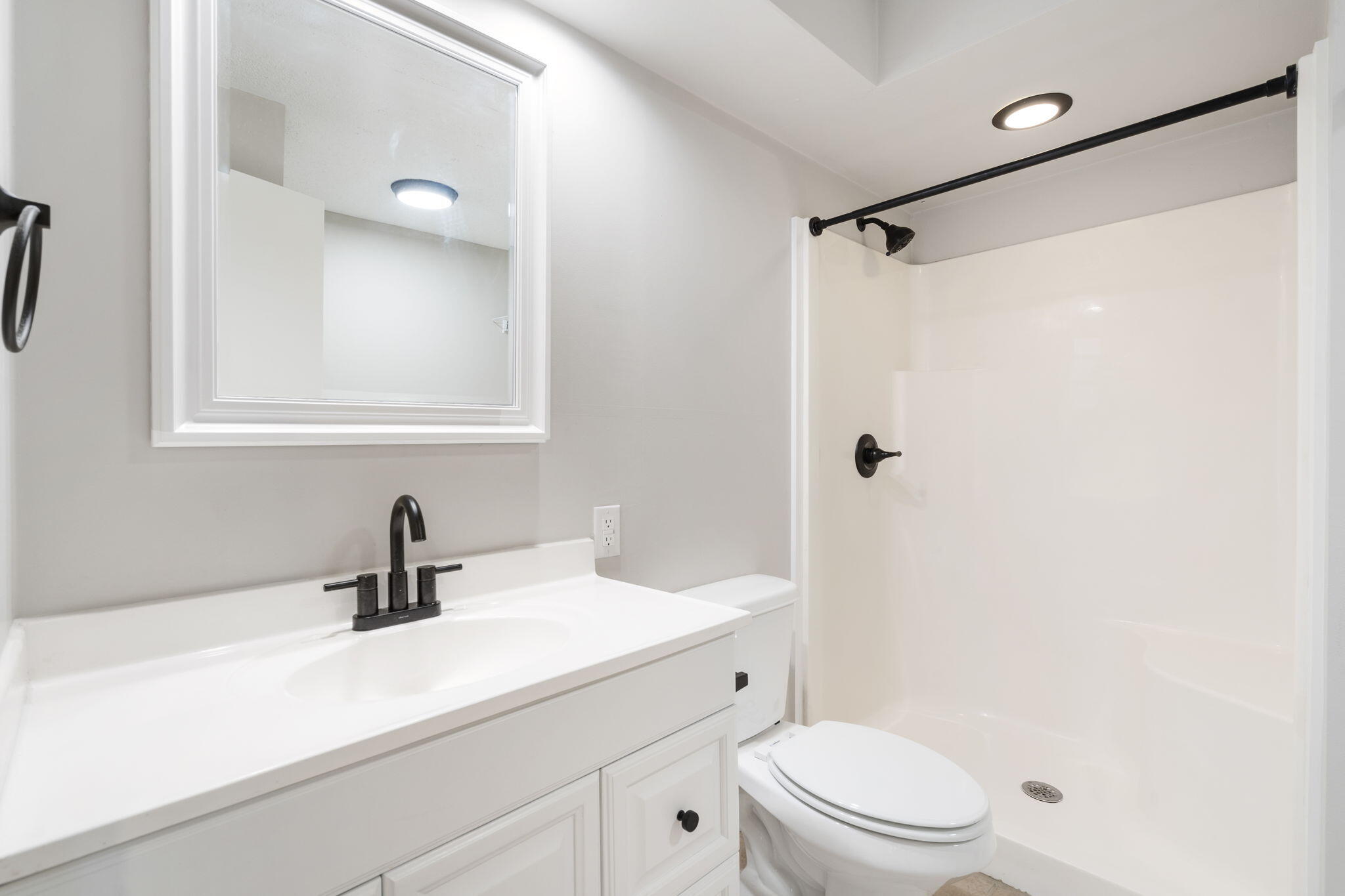 145 South Allen Avenue Property Photo 8