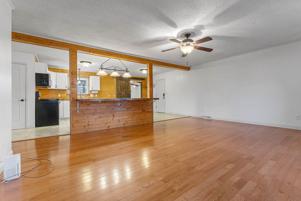 103 North Spring Street Property Photo 11