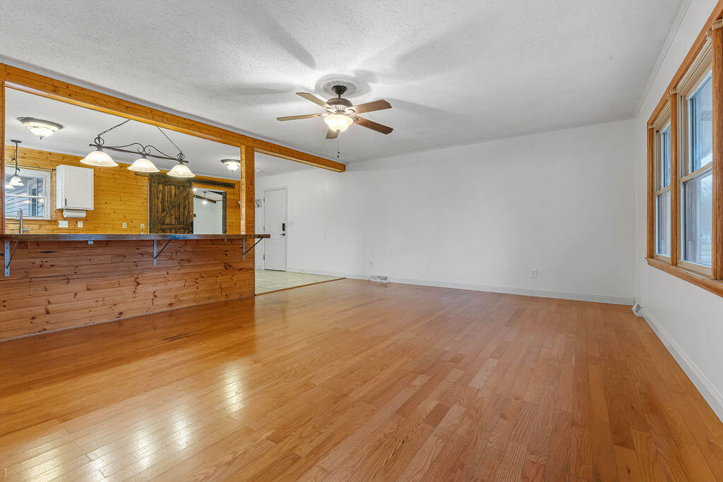 103 North Spring Street Property Photo 12