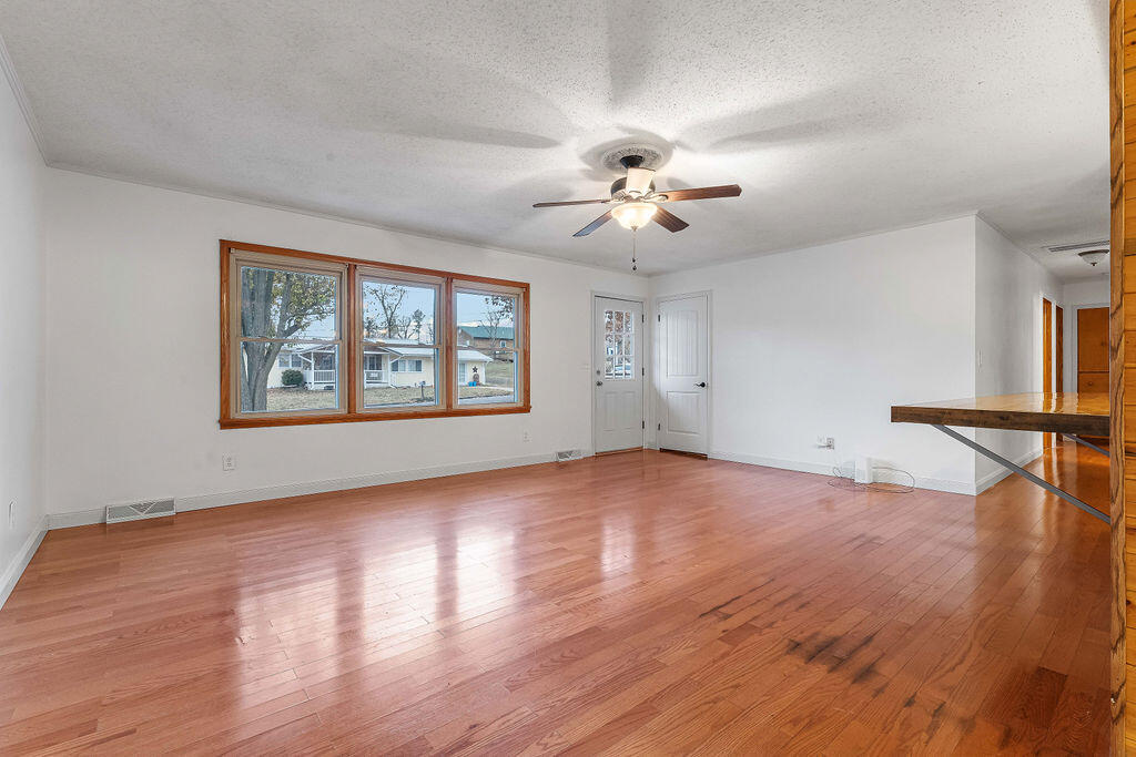 103 North Spring Street Property Photo 13