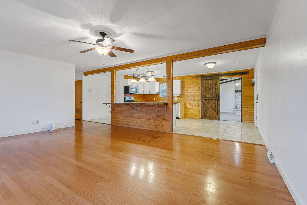 103 North Spring Street Property Photo 14