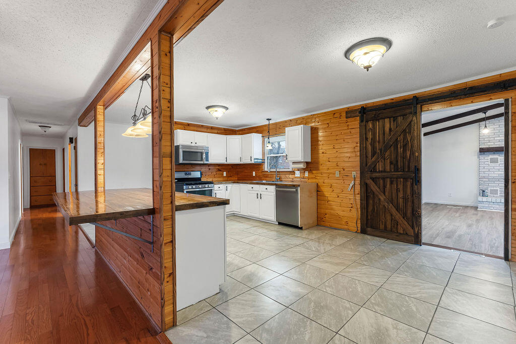 103 North Spring Street Property Photo 15