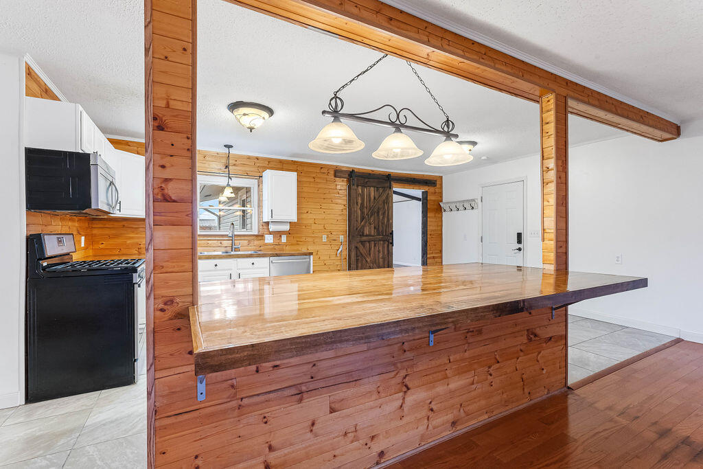 103 North Spring Street Property Photo 16