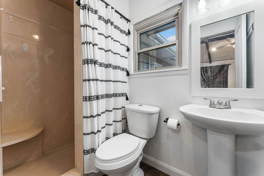 103 North Spring Street Property Photo 24