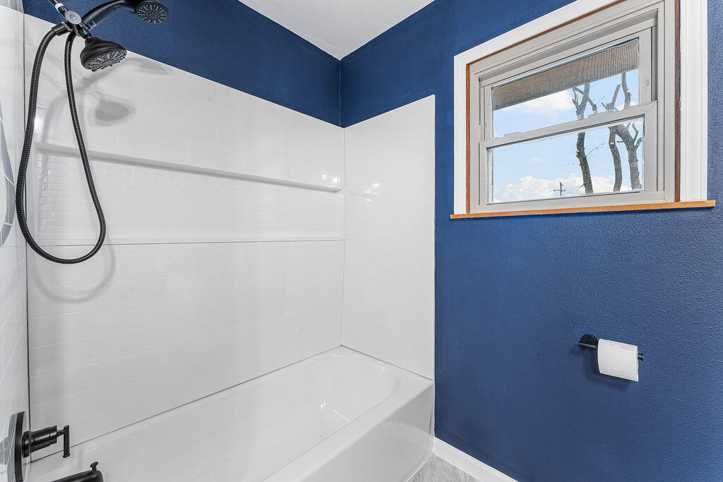 103 North Spring Street Property Photo 33
