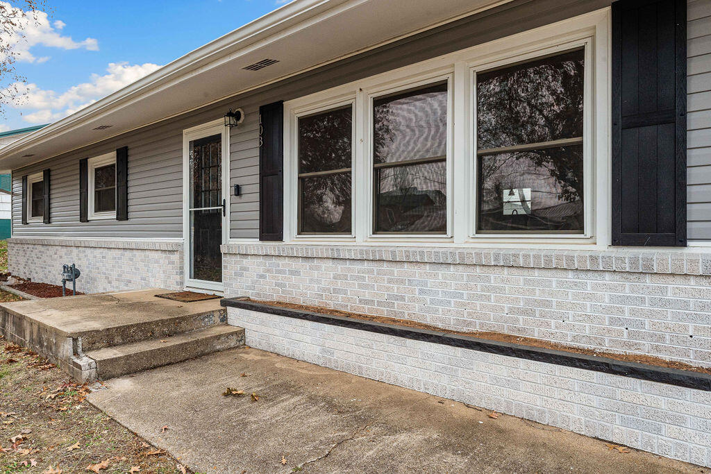 103 North Spring Street Property Photo 34