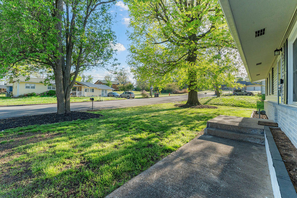 103 North Spring Street Property Photo 41