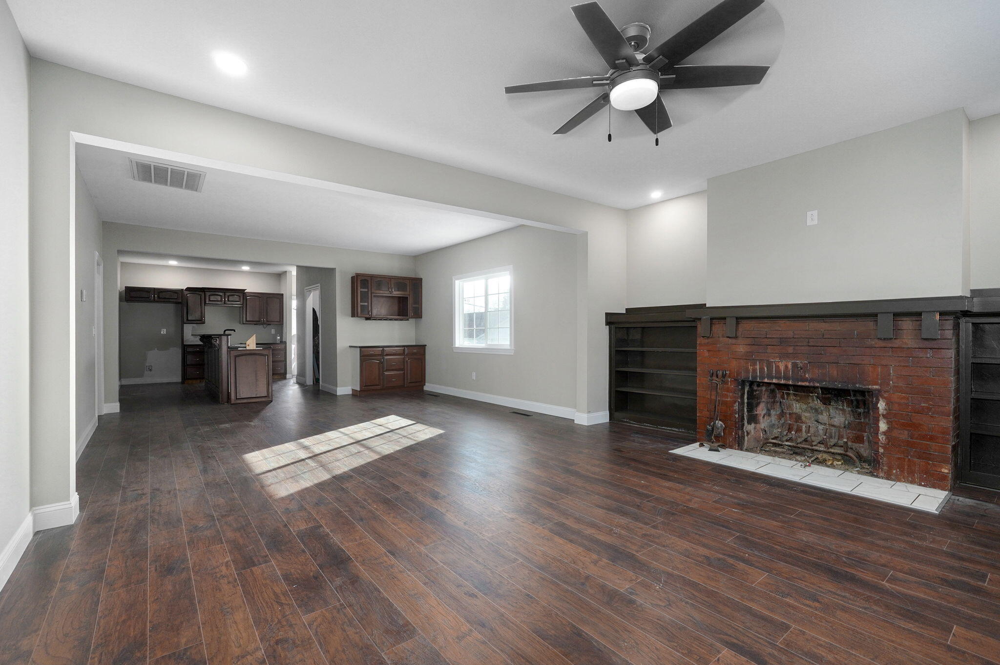 909 North Central Avenue Property Photo 3