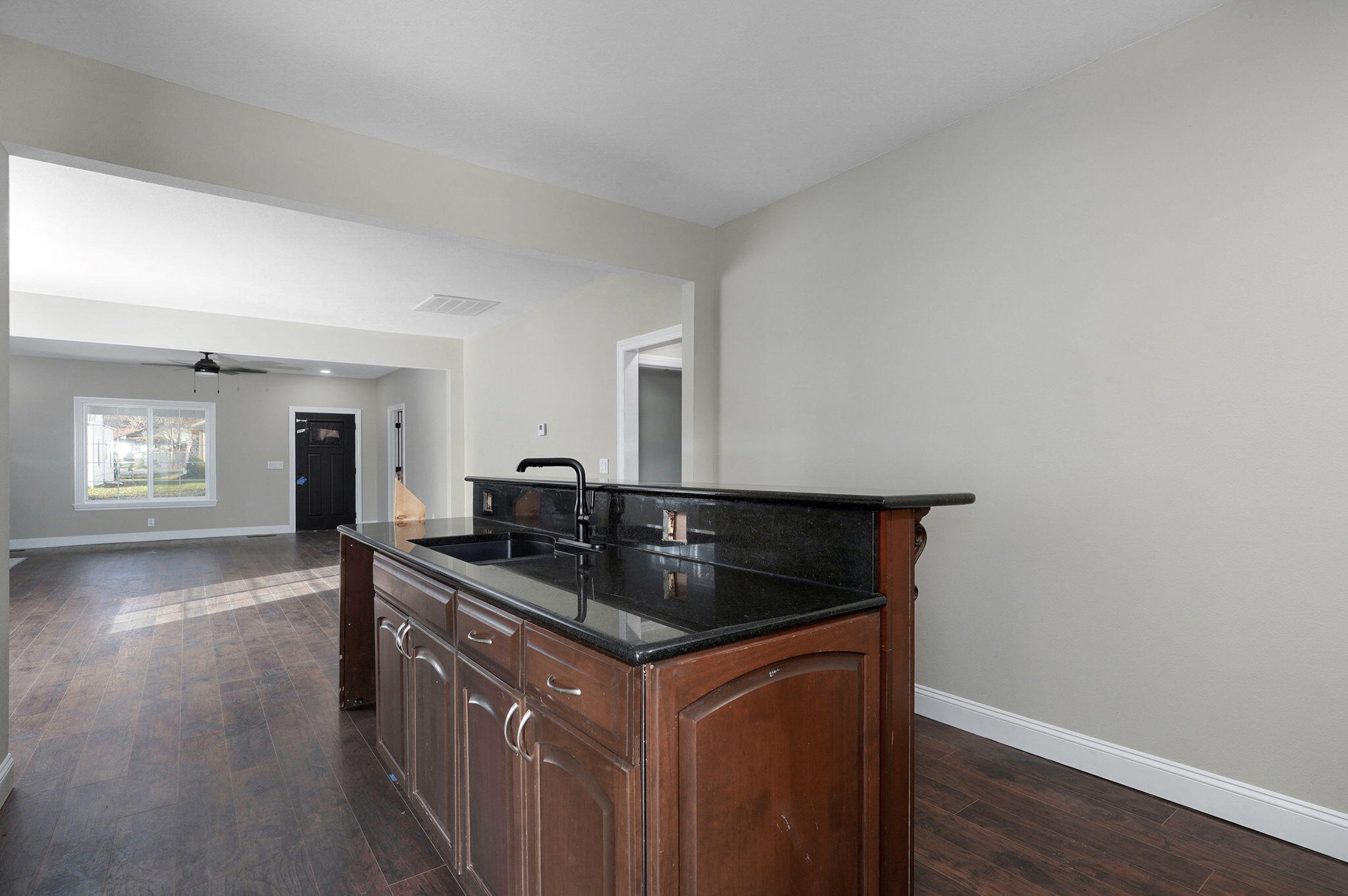 909 North Central Avenue Property Photo 7