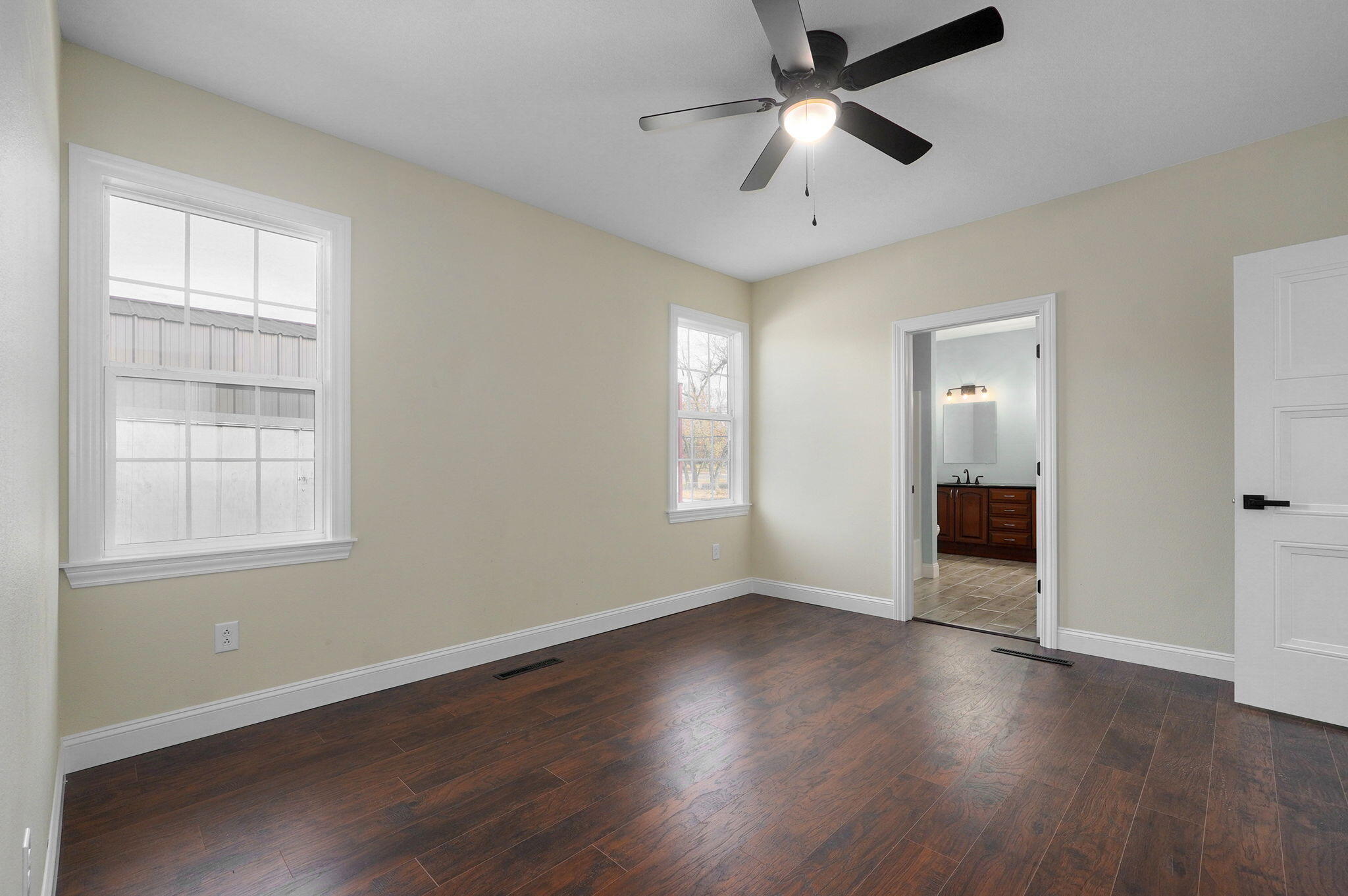 909 North Central Avenue Property Photo 14