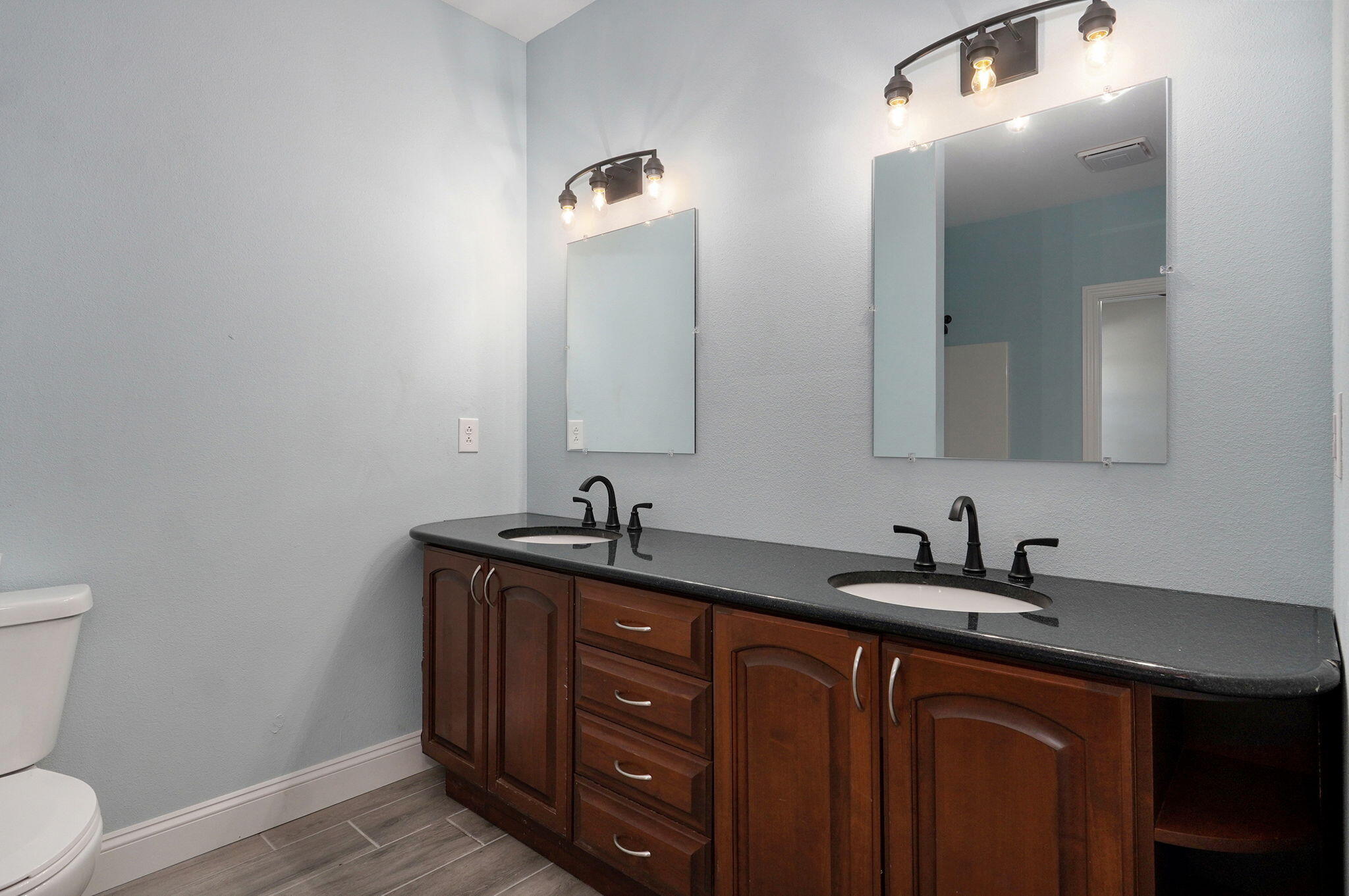 909 North Central Avenue Property Photo 18