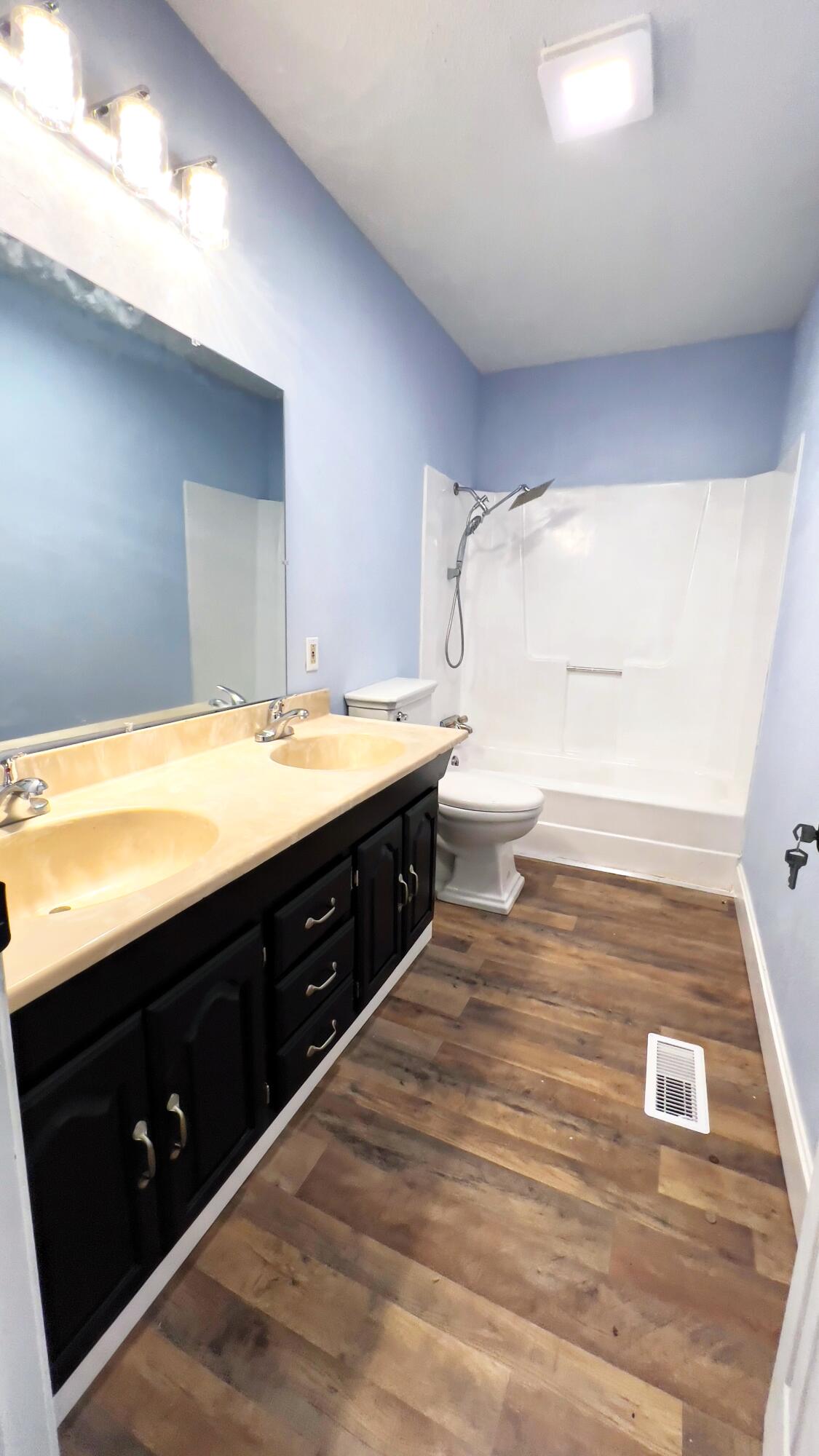 128 West Summit Street Property Photo 8