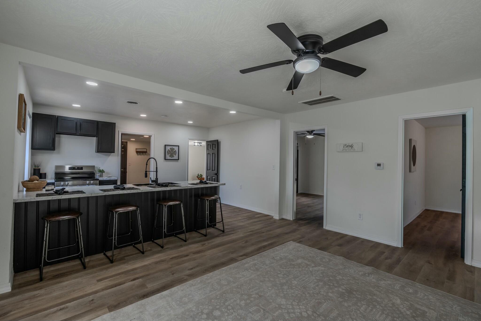 825 South Park Avenue Property Photo 3