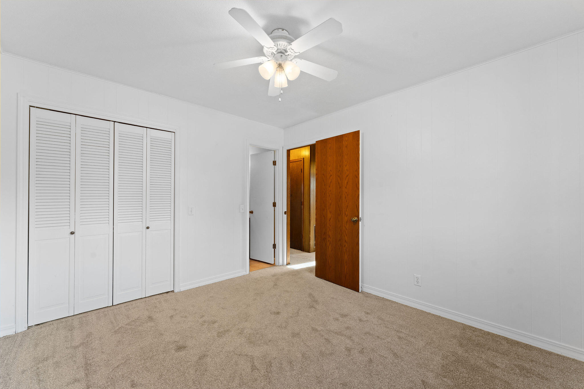 127 North Walnut Street Property Photo 23