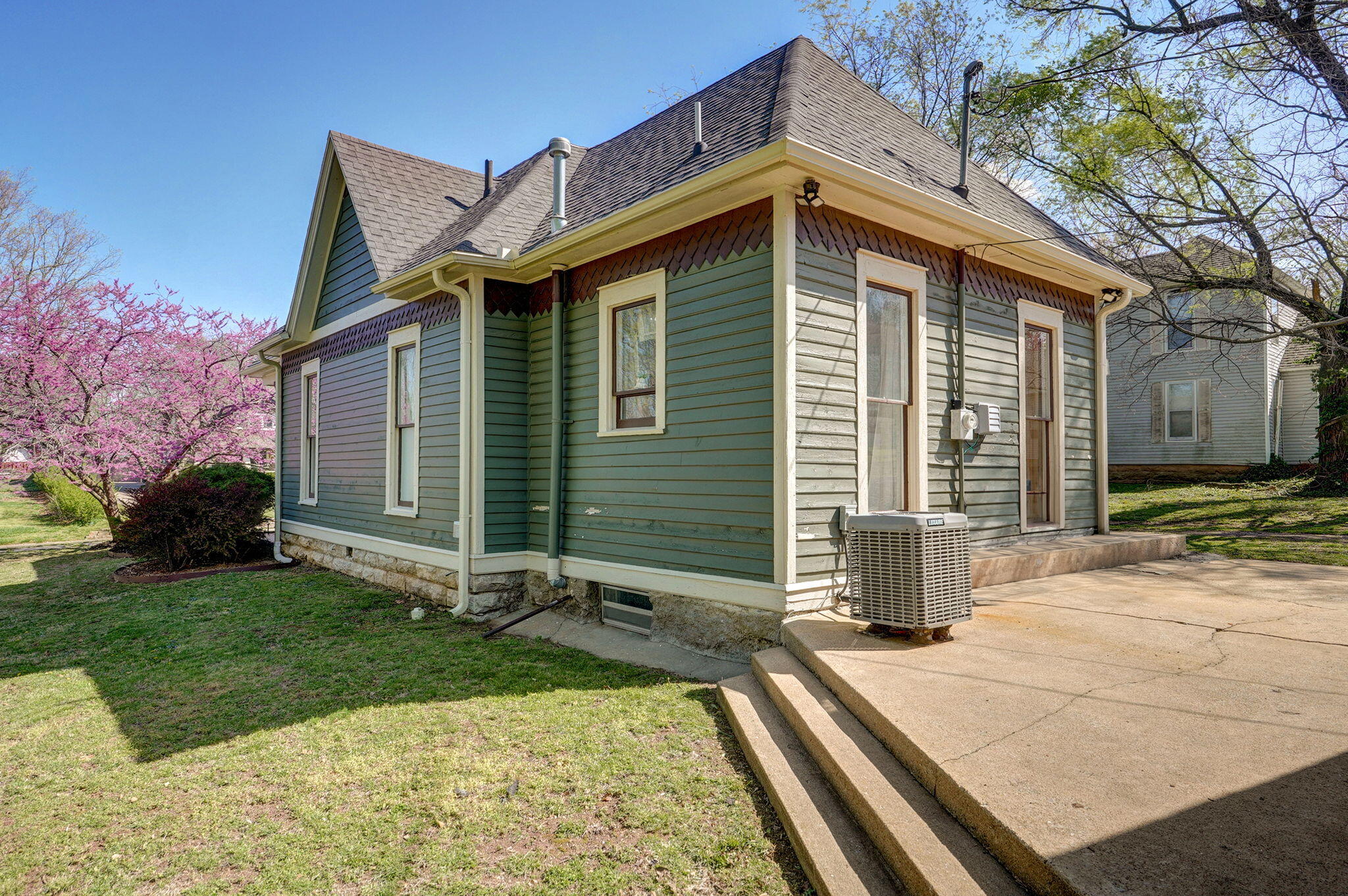 515 East Center Street Property Photo 12