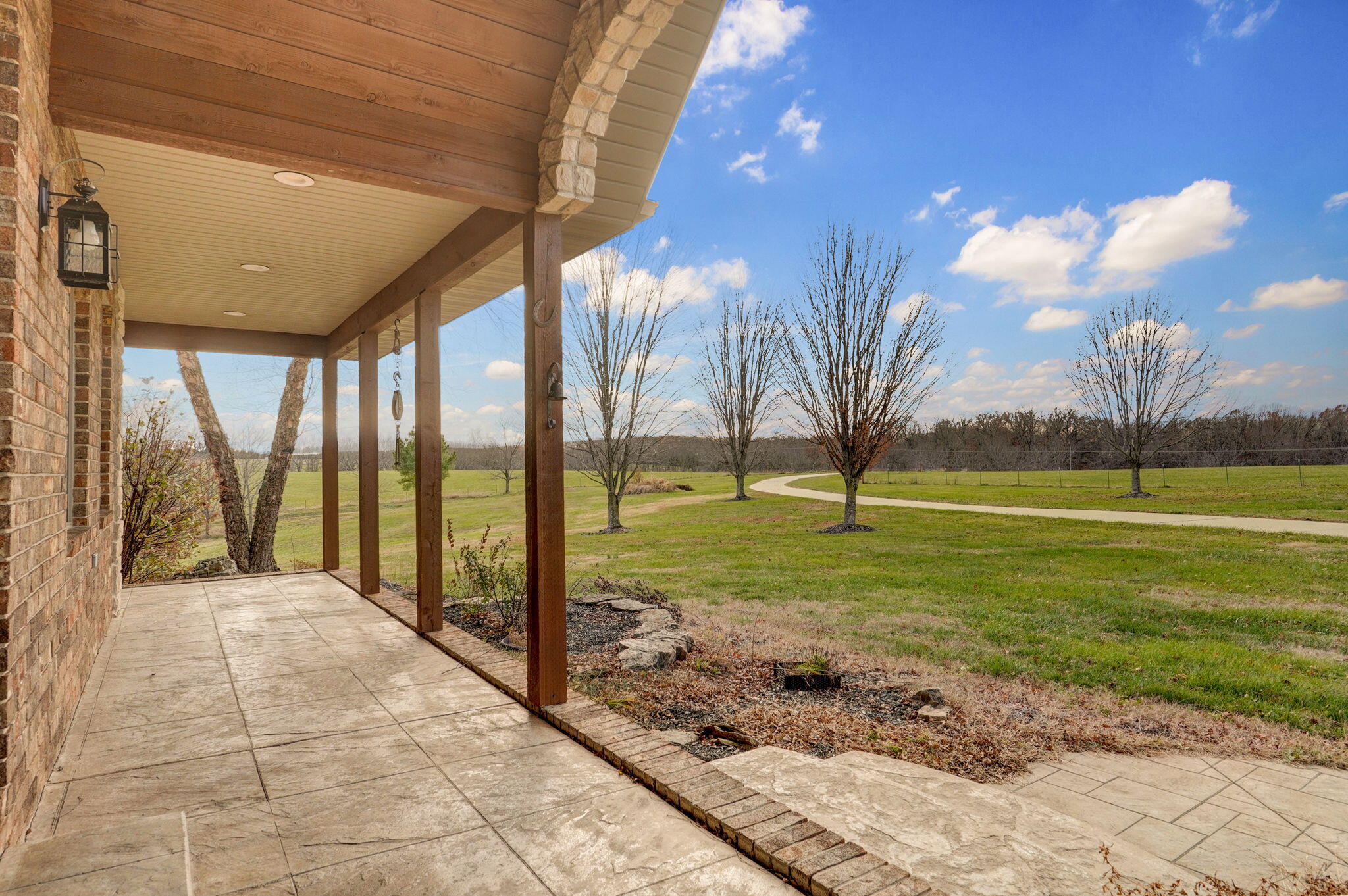 6176 North Farm Road 215 Property Photo 3