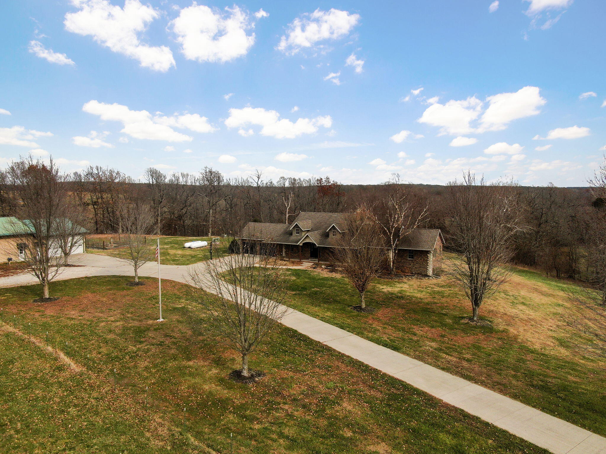 6176 North Farm Road 215 Property Photo 8