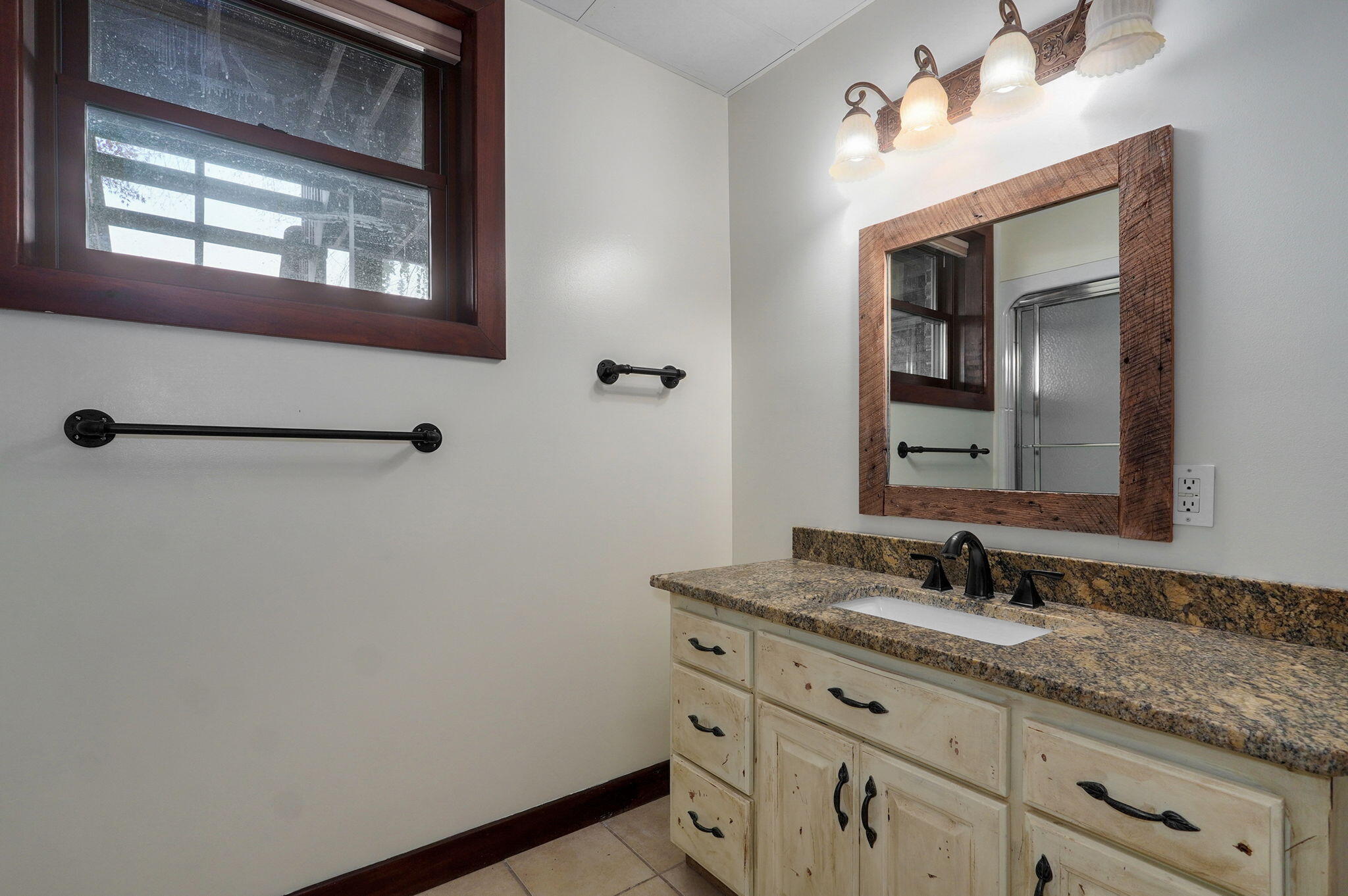 6176 North Farm Road 215 Property Photo 54
