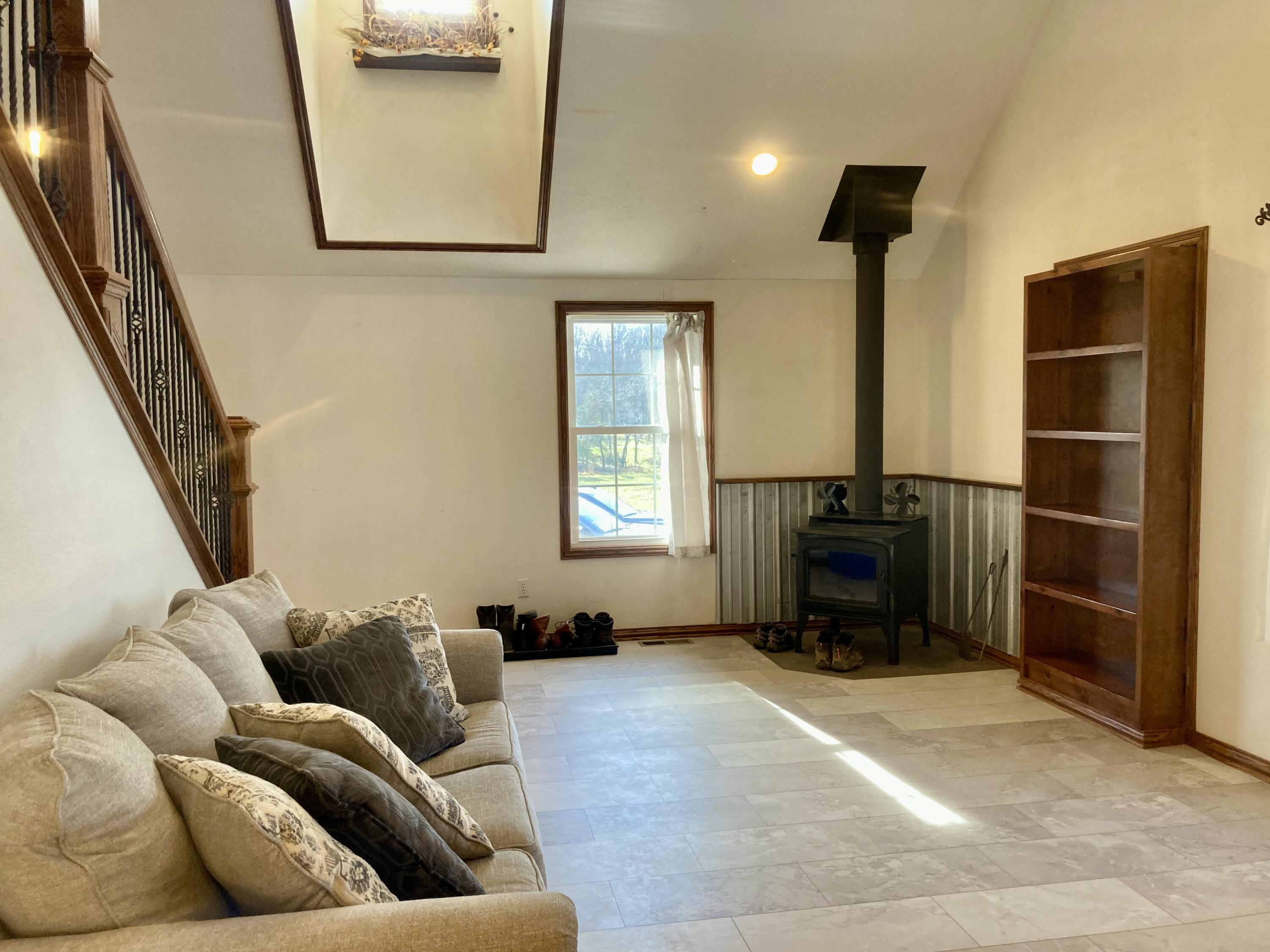4330 Skyline Road Property Photo 14