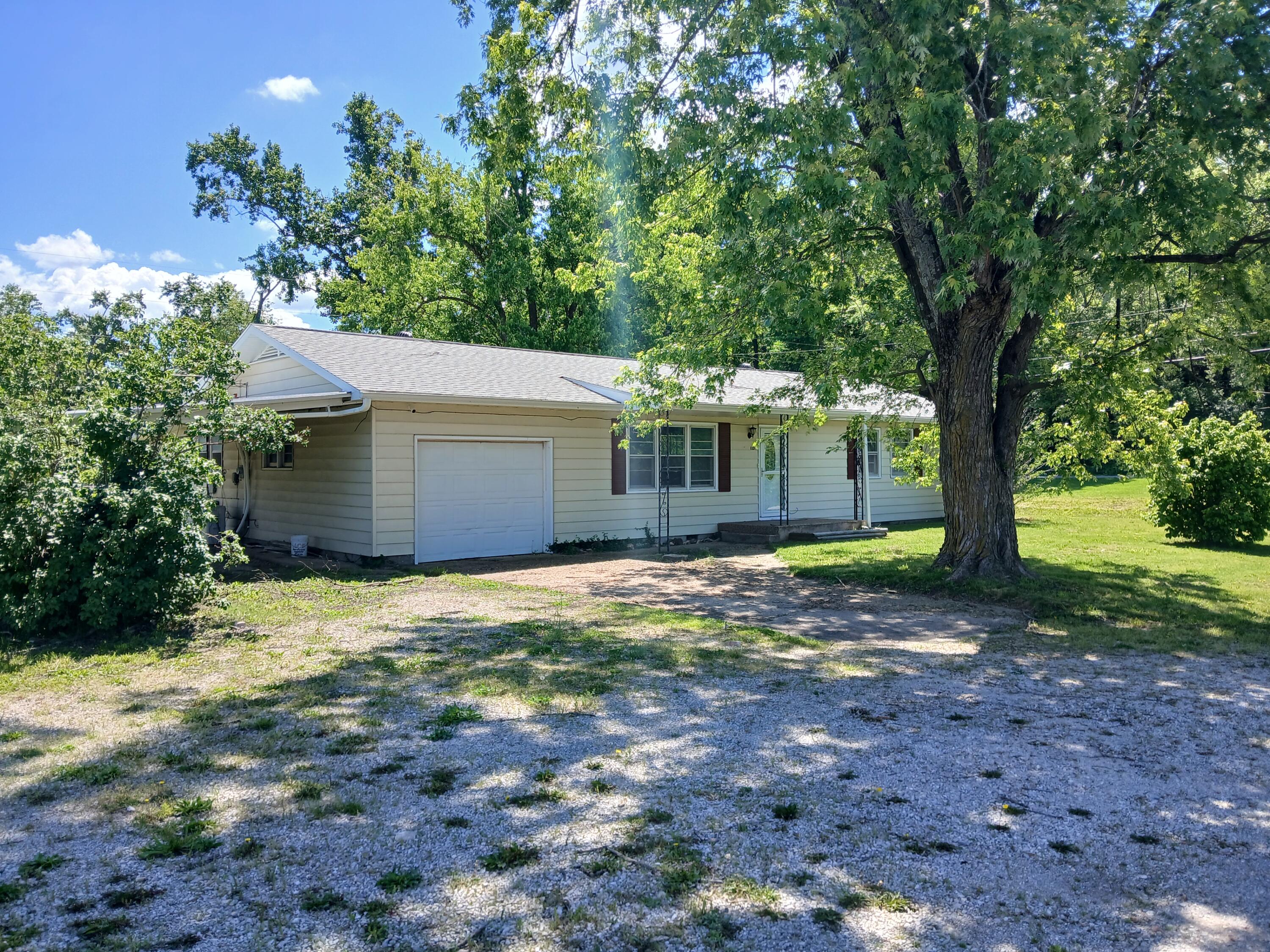 1101 Presley Drive Property Photo 3
