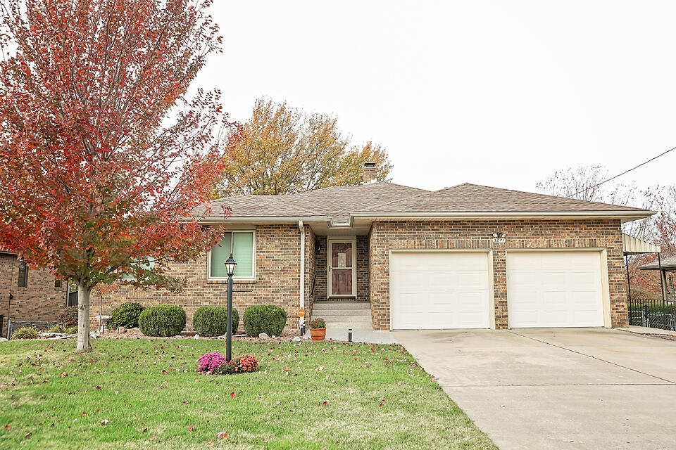 3271 North Rogers Avenue Property Photo