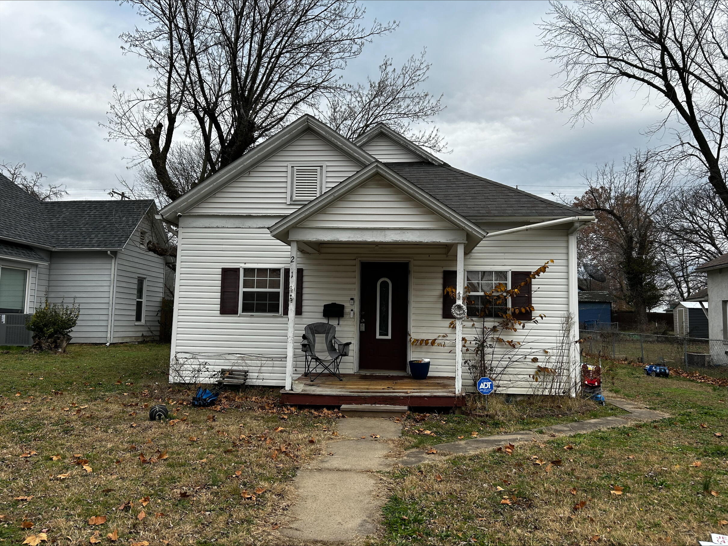 211 North Moffet Avenue