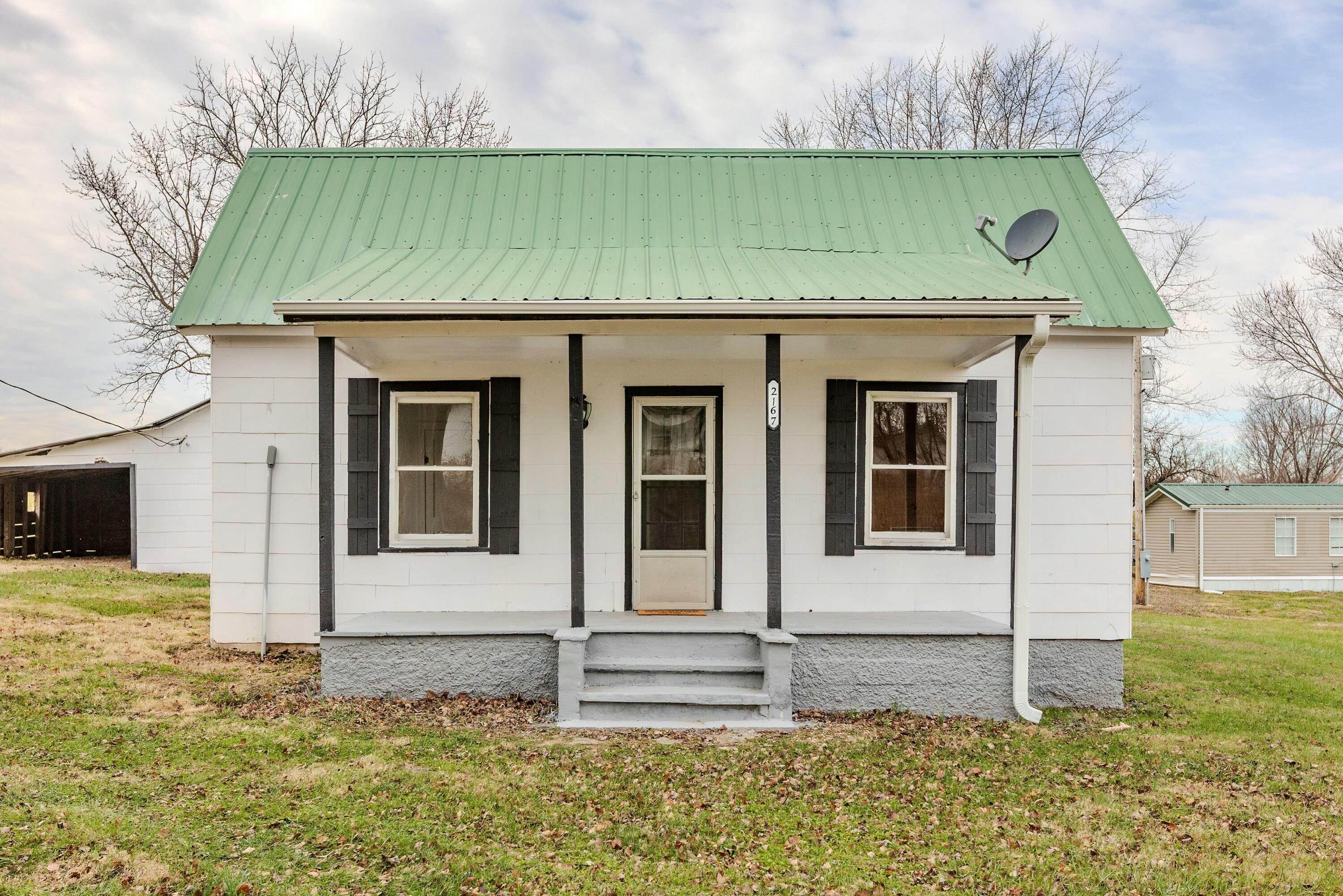 2167 Ledge Rock Road Property Photo 1